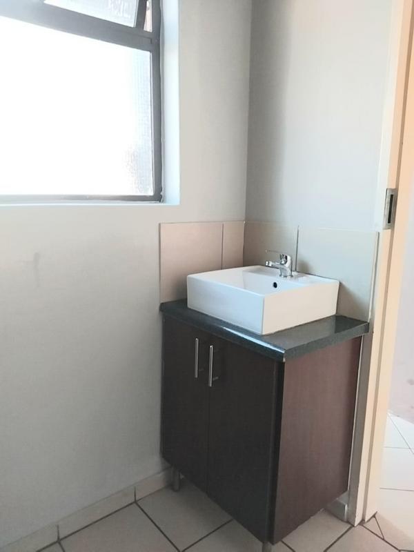 To Let 2 Bedroom Property for Rent in Groblerpark Gauteng