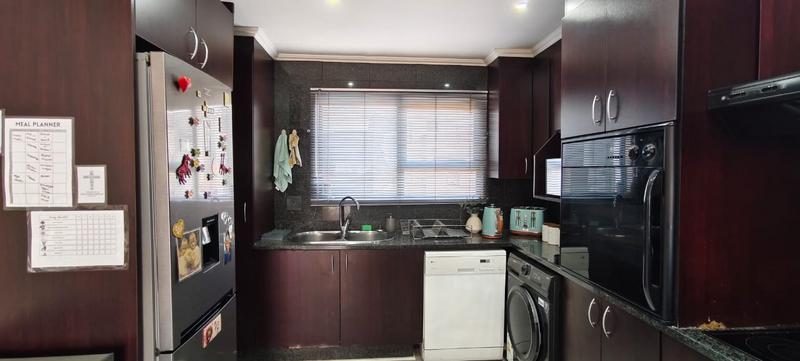 To Let 3 Bedroom Property for Rent in Lakefield Gauteng