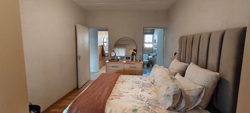 To Let 3 Bedroom Property for Rent in Lakefield Gauteng