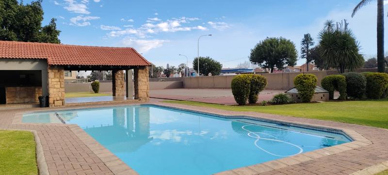 To Let 3 Bedroom Property for Rent in Lakefield Gauteng