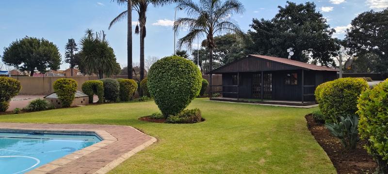 To Let 3 Bedroom Property for Rent in Lakefield Gauteng