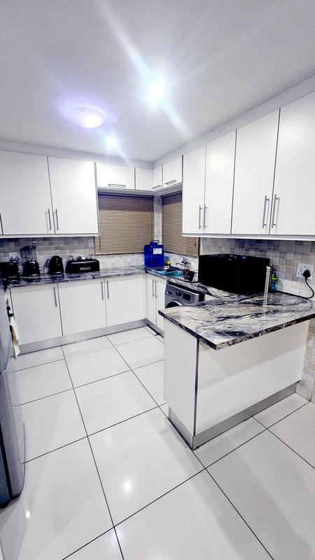 To Let 5 Bedroom Property for Rent in Leopard