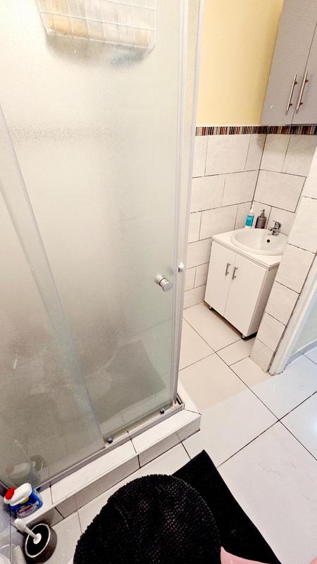 To Let 5 Bedroom Property for Rent in Leopard