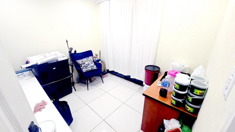 To Let 5 Bedroom Property for Rent in Leopard