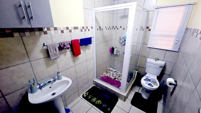 To Let 5 Bedroom Property for Rent in Leopard