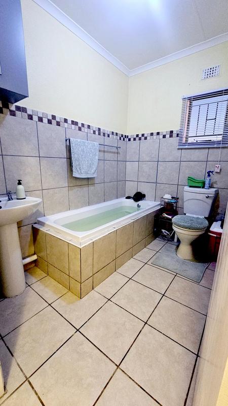 To Let 5 Bedroom Property for Rent in Leopard