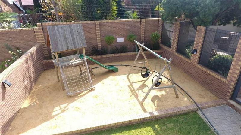 2 Bedroom Property for Sale in Farrarmere Gauteng