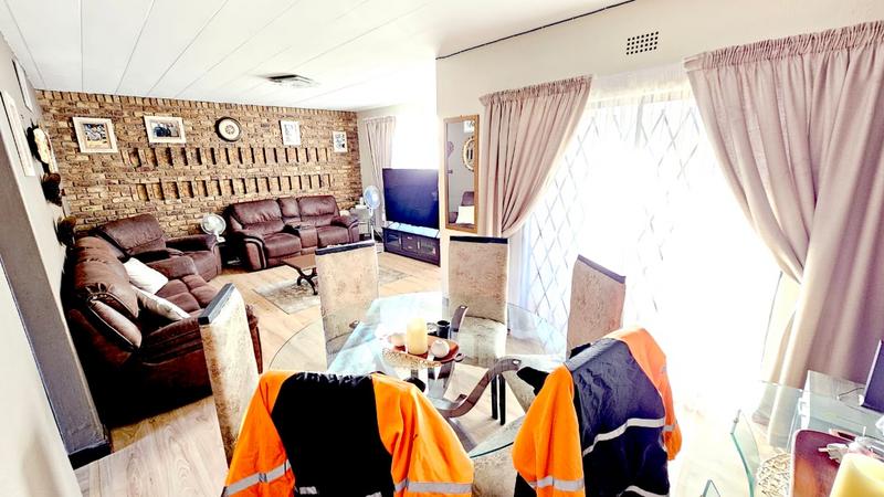 2 Bedroom Property for Sale in Albemarle Ext 1 Gauteng