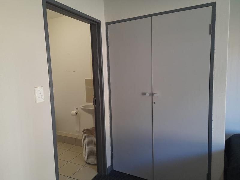 1 Bedroom Property for Sale in Willowbrook Gauteng