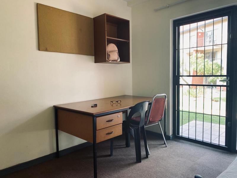 1 Bedroom Property for Sale in Willowbrook Gauteng