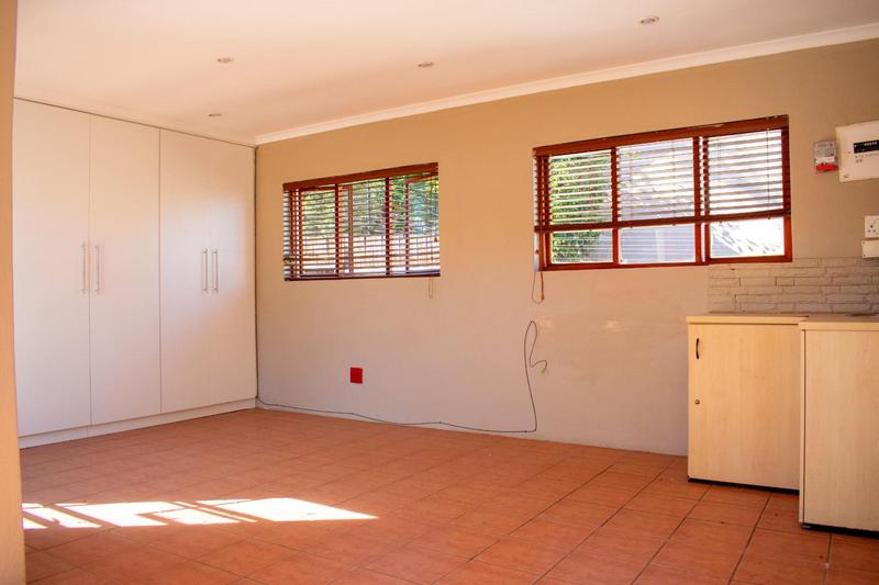 To Let 1 Bedroom Property for Rent in Florida Gauteng