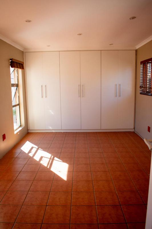 To Let 1 Bedroom Property for Rent in Florida Gauteng