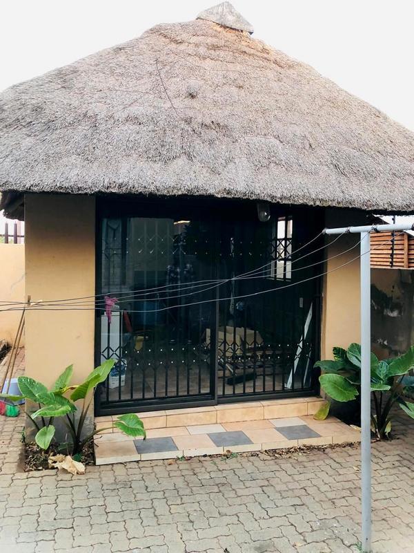 To Let 3 Bedroom Property for Rent in Dhlamini Gauteng