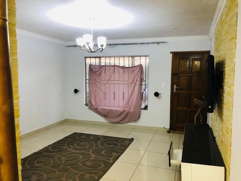 To Let 3 Bedroom Property for Rent in Dhlamini Gauteng