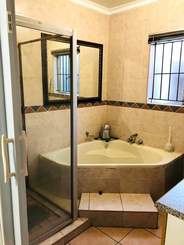 To Let 3 Bedroom Property for Rent in Dhlamini Gauteng
