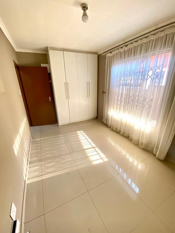To Let 2 Bedroom Property for Rent in Fleurhof Gauteng