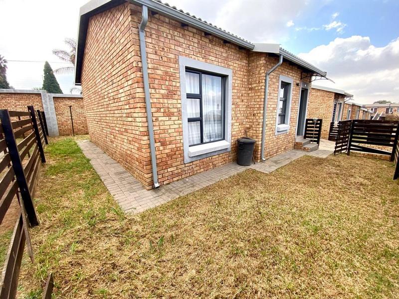 To Let 2 Bedroom Property for Rent in Groblerpark Gauteng