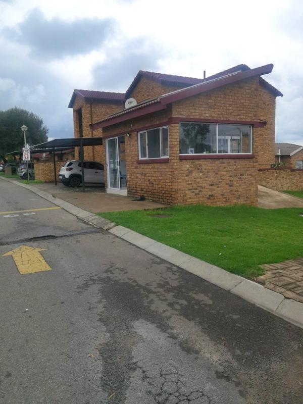 To Let 2 Bedroom Property for Rent in Honeypark Gauteng