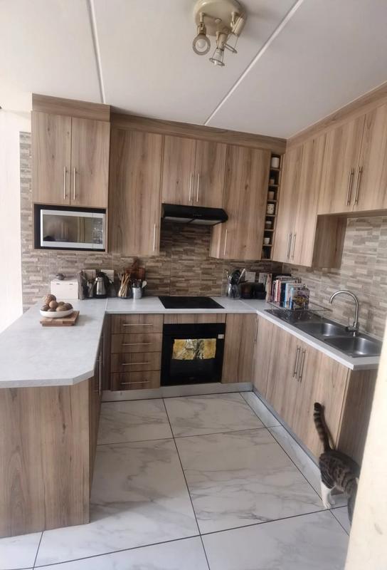 To Let 2 Bedroom Property for Rent in Honeypark Gauteng