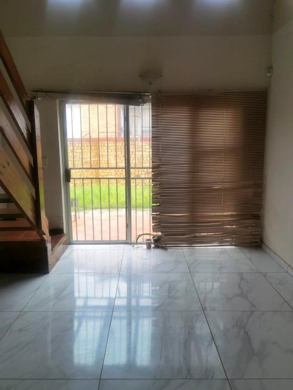 To Let 2 Bedroom Property for Rent in Honeypark Gauteng