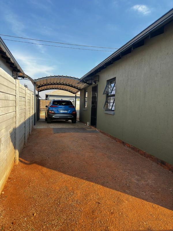To Let 3 Bedroom Property for Rent in Protea Glen Gauteng