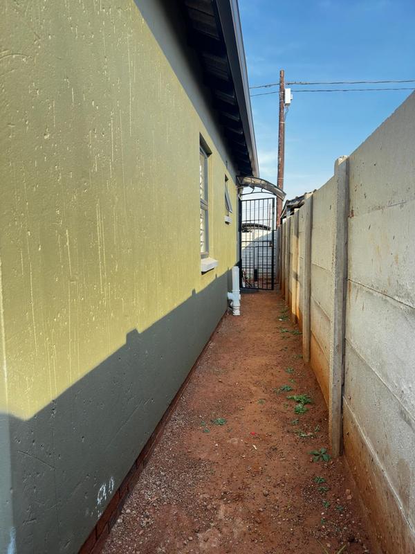 To Let 3 Bedroom Property for Rent in Protea Glen Gauteng