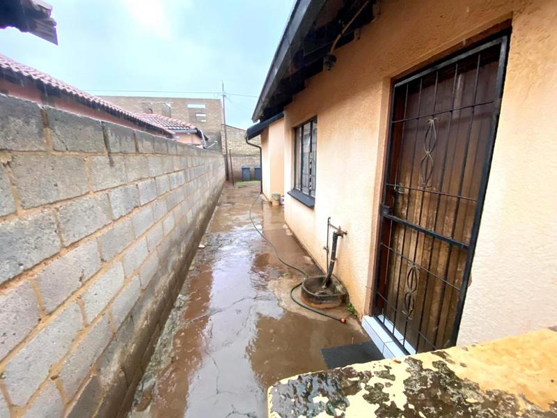 3 Bedroom Property for Sale in Protea Glen Gauteng