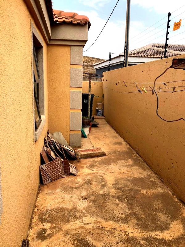 To Let 3 Bedroom Property for Rent in Protea Glen Gauteng