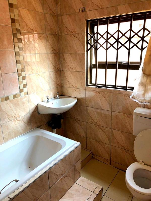 To Let 3 Bedroom Property for Rent in Protea Glen Gauteng