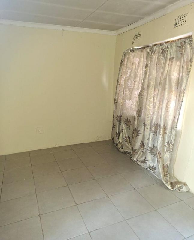 To Let 2 Bedroom Property for Rent in Zola Gauteng