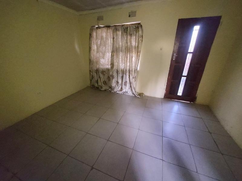 To Let 2 Bedroom Property for Rent in Zola Gauteng