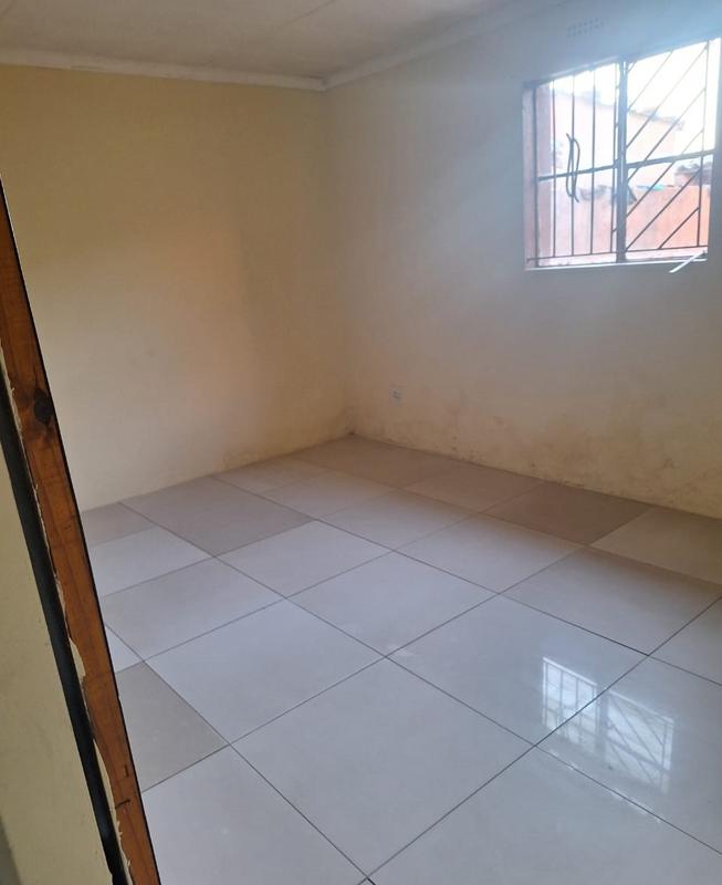 To Let 2 Bedroom Property for Rent in Zola Gauteng