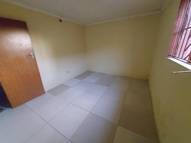 To Let 2 Bedroom Property for Rent in Zola Gauteng