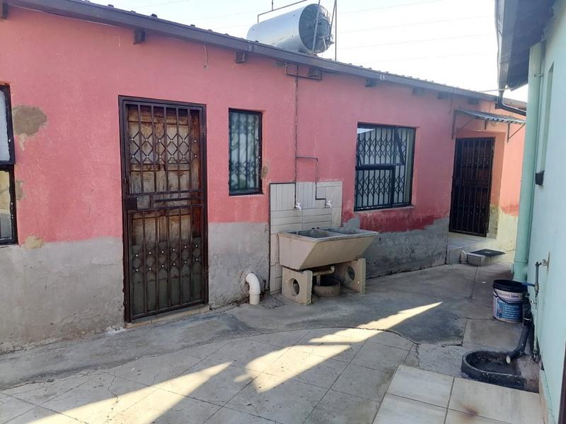 2 Bedroom Property for Sale in Bram Fischerville Gauteng