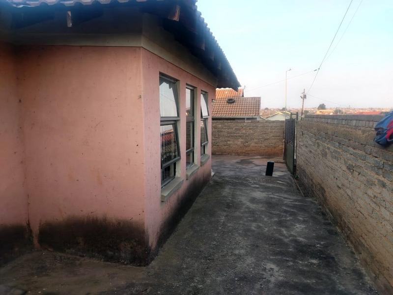3 Bedroom Property for Sale in Dobsonville Gardens Gauteng