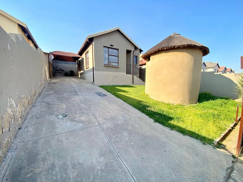 2 Bedroom Property for Sale in Fleurhof Gauteng