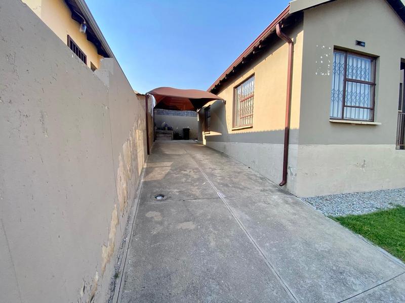 2 Bedroom Property for Sale in Fleurhof Gauteng