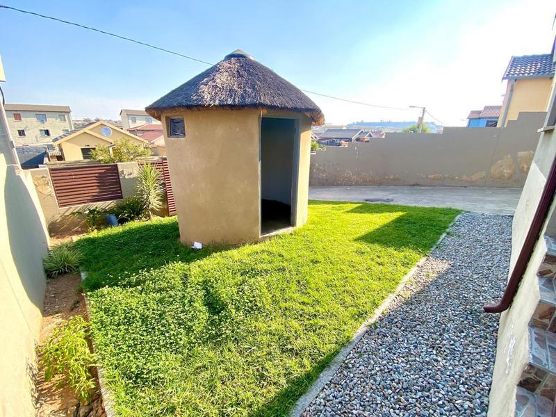 2 Bedroom Property for Sale in Fleurhof Gauteng