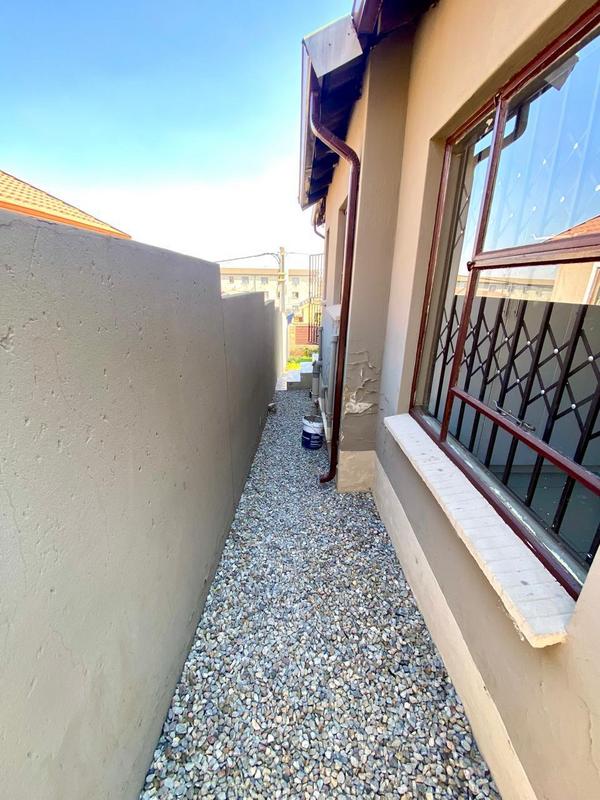 2 Bedroom Property for Sale in Fleurhof Gauteng