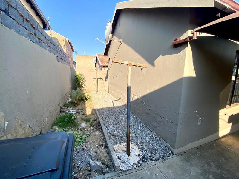 2 Bedroom Property for Sale in Fleurhof Gauteng