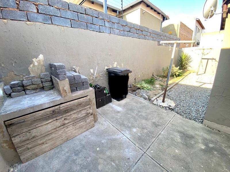 2 Bedroom Property for Sale in Fleurhof Gauteng