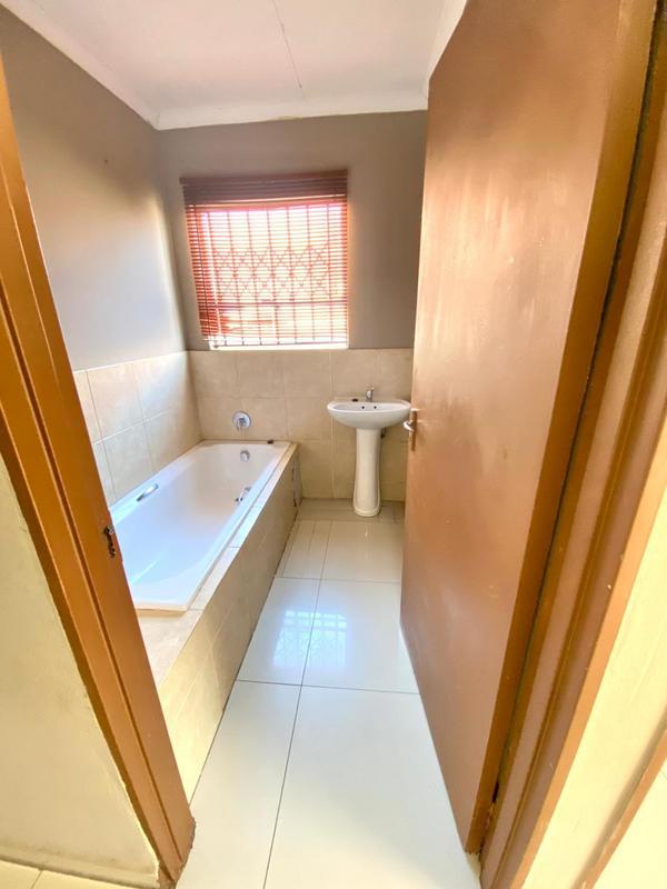 2 Bedroom Property for Sale in Fleurhof Gauteng