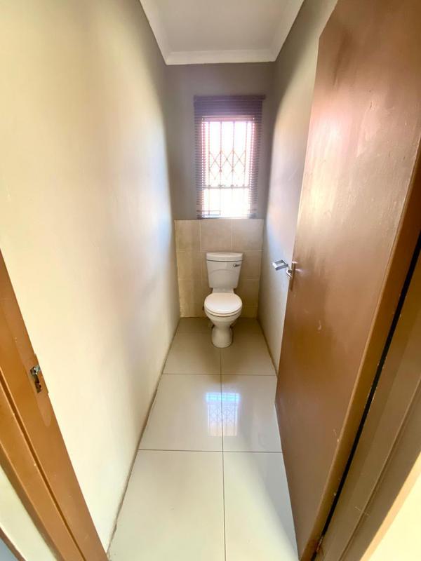 2 Bedroom Property for Sale in Fleurhof Gauteng