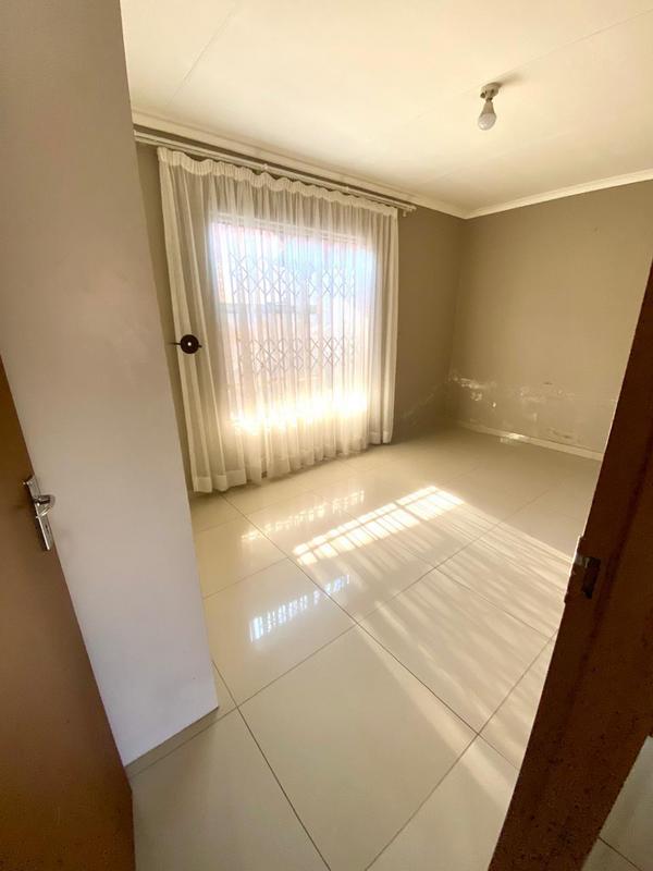 2 Bedroom Property for Sale in Fleurhof Gauteng