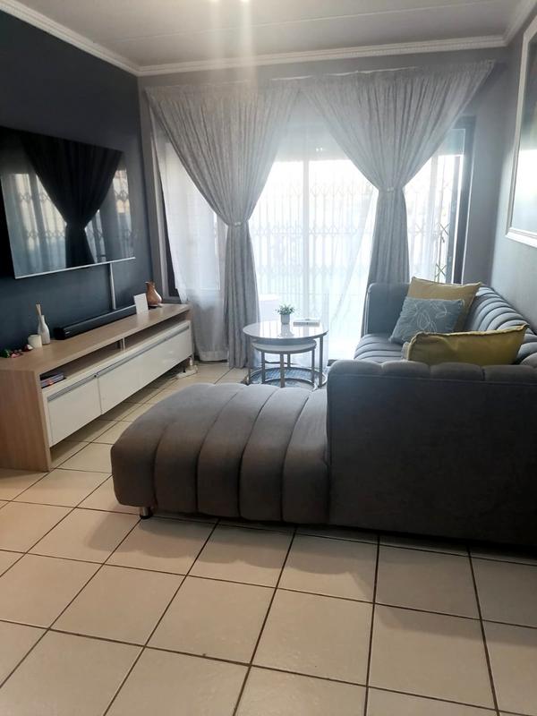 2 Bedroom Property for Sale in Honeydew Grove Gauteng