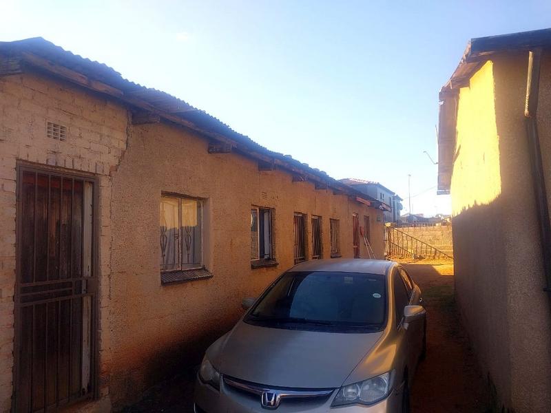 2 Bedroom Property for Sale in Naledi Gauteng