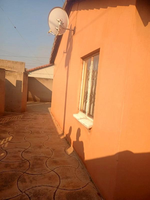 3 Bedroom Property for Sale in Protea Glen Gauteng