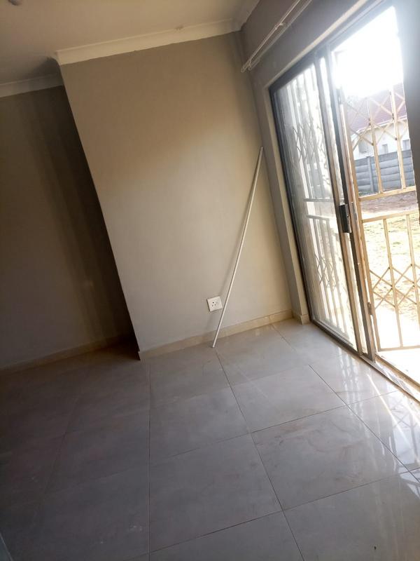 To Let 1 Bedroom Property for Rent in Glen Marais Gauteng