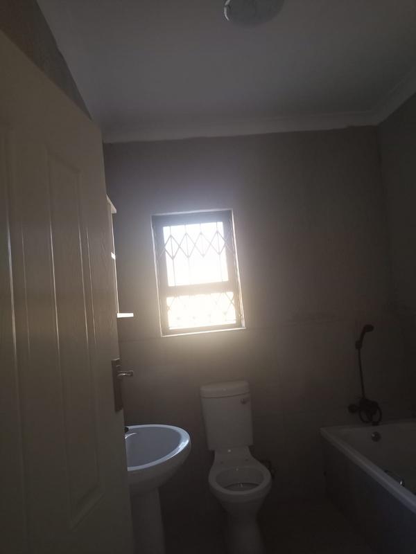 To Let 1 Bedroom Property for Rent in Glen Marais Gauteng