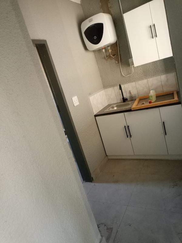 To Let 1 Bedroom Property for Rent in Glen Marais Gauteng